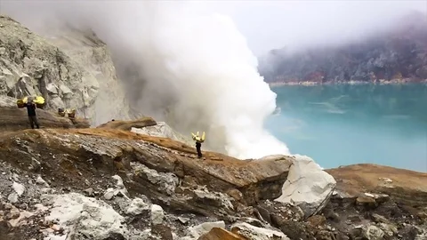 Ijen volcano, worker carrying heavy basket with sulfur, Stock Footage 82367344