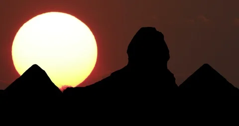 Il Cairo Egypt Sphinx and Pyramid silhouette Timelapse at Sunset. Landmark Vidéo 96080413