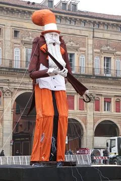 Il Vecchione. A simulacrum representing the past year. Bologna, Italy Foto stock
