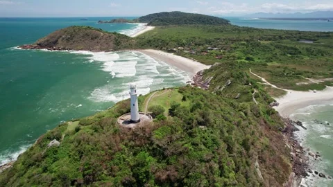 Ilha do Mel Lighthouse View: Praia do Farol and Fortaleza Beach Trek Stockbeeldmateriaal 336455593