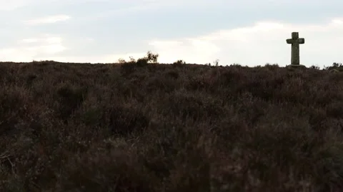 Ilkley Moor Cross 스톡 동영상 240091629