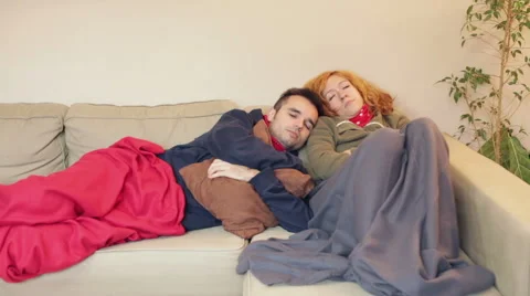 Ill couple sleeping 库存影片 44405642