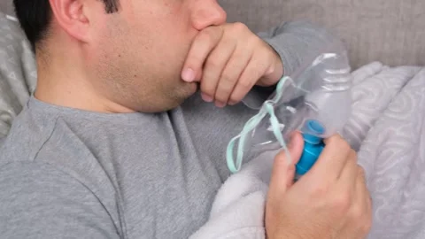 Ill man inhaler Video stock 295114531