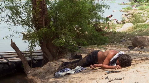 Illegal Immigrants Migration Crossing Mexico USA Border Stock Video Footage Video stock 3854675