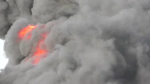 Illegal oil storage warehouse on fire, a lot of thick black smoke, air pollution 스톡 동영상 154873523