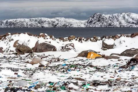 Illegal trash dump in the Arctic snow polluting the pristine environment Foto stock