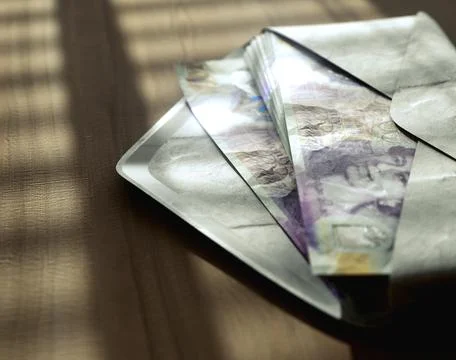 Illicit Pound Banknotes In Envelope Foto stock