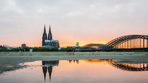 Illuminated cathedreal 30mbps.mp4 库存影片 25580938