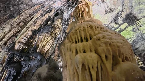 Illuminated cave formations in Mallorca Vídeos de archivo 334399521