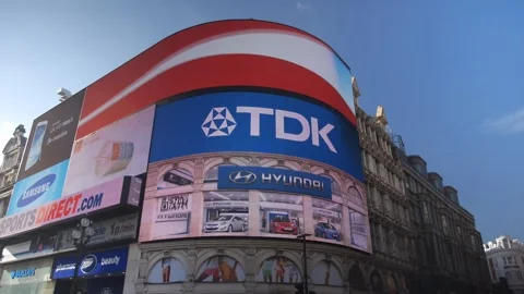 Illuminated Piccadilly Circus Video Frames Showcasing Urban Life and Action 库存影片 279863119