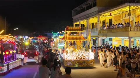 Illuminated Temple Float Parade During Nine Emperor Gods Festival Vídeo Stock 347894647