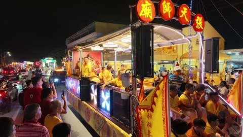 Illuminated Temple Float Parade During Nine Emperor Gods Festival Vídeo Stock 347894687