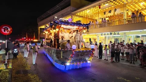 Illuminated Temple Float Parade During Nine Emperor Gods Festival Vídeo Stock 347895212