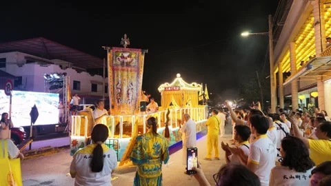 Illuminated Temple Float Parade During Nine Emperor Gods Festival Vídeo Stock 347897814