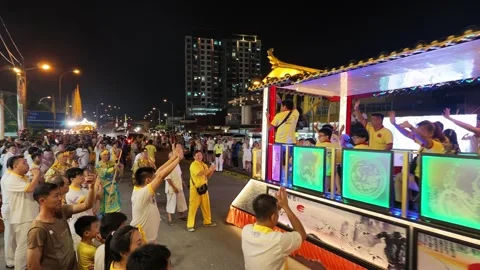 Illuminated Temple Float Parade During Nine Emperor Gods Festival Vídeo Stock 347898391
