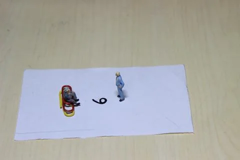 Illustration, different perspective makes another value, sitting at paperclip Foto stock