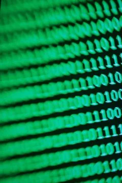 Illustration of running binary codes on a green blurry background Illustrazione stock