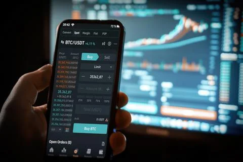 Illustrative Daytrader working from home using Binance app on Computer screen Stock Photos