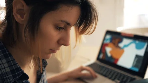 Illustrator working remotely from home du Stock Footage 130071015