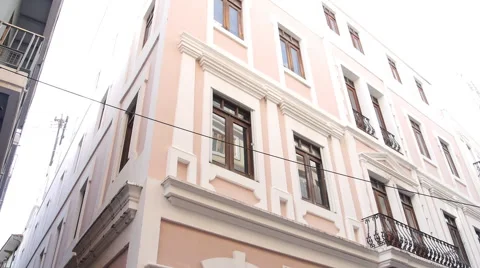 Ilt down to hispanic colonial dark alleyway Callejon Gambaro in Old San Juan. Stock Footage 50226539