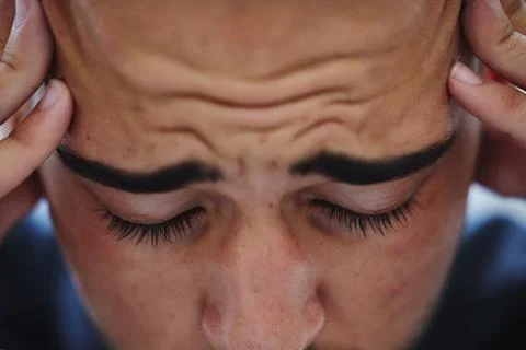 Im going to have a panic attack. a young businessman sitting alone in the office Foto stock