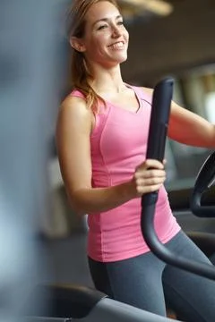 Im making great progress. A beautiful young woman working out at the gym. Foto stock