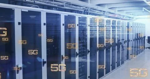 Image of 5g text and data processing over computer servers Foto stock