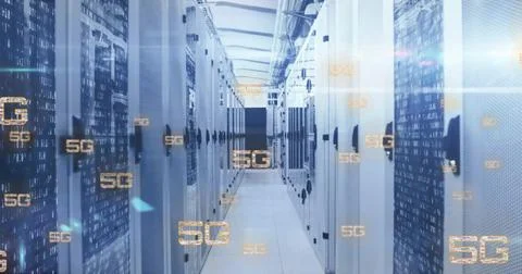 Image of 5g text and data processing over computer servers Foto stock