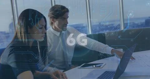 Image of 6g text and microprocessor connections over businessman and Stockfoto's