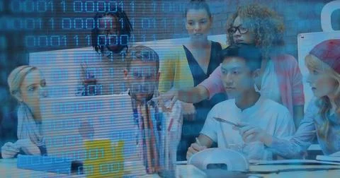 Image of binary coding and data processing over business people working in Foto stock