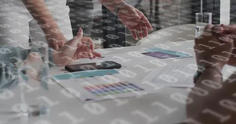 Image of binary coding data processing over diverse business people in office Illustrazione stock