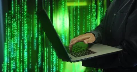 Image of binary coding over caucasian male worker using laptop in server room Foto stock