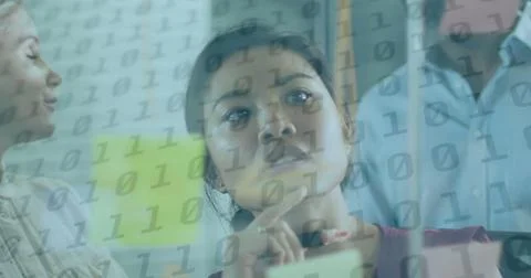 Image of binary coding over diverse business people taking notes Foto stock