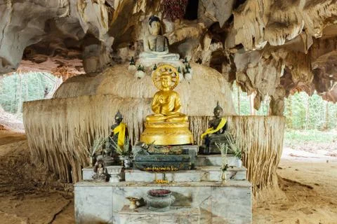 Image of Buddha in the cave Stock-Fotos