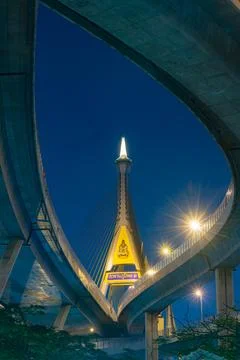 Image captures stunning architecture of bridge at night, showcasing its illum Stock Photos