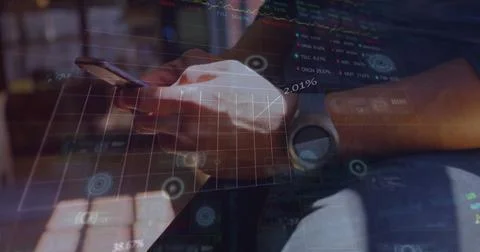 Image of charts and processing data over hands of caucasian man using smartphone Foto stock