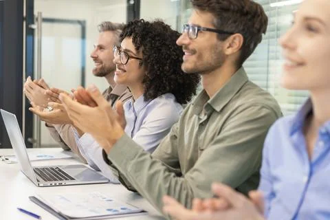 Image of colleagues clapping hands at seminar, listening speaker. Business ed Foto stock