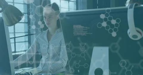 Image of computer language and molecule structures over caucasian woman working Foto stock