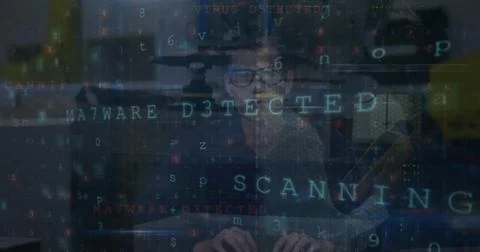 Image of cyber attack warning text and data processing over caucasian hacker Foto stock