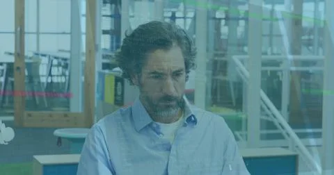 Image of data processing against caucasian senior man using laptop at office Foto stock