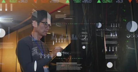 Image of data processing over asian male it engineer by computer servers Foto stock