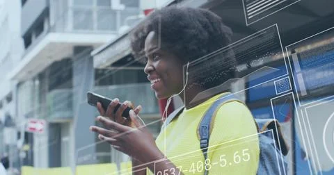 Image of data processing over biracial woman using smartphone Illustrazione stock