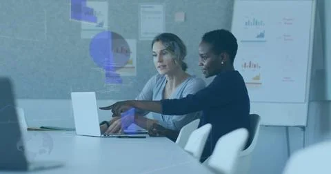 Image of data processing over business people working in office Stockfoto's