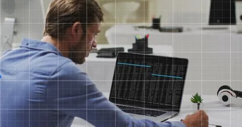 Image of data processing over caucasian businessman in office Foto stock