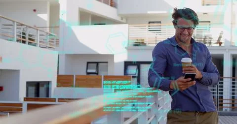 Image of data processing over caucasian man using smartphone Foto stock