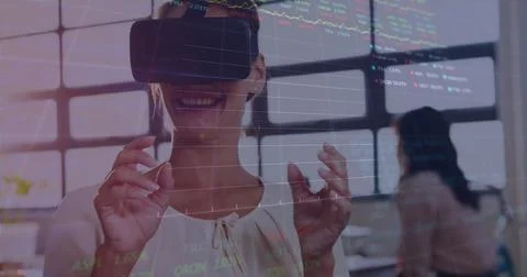 Image of data processing over caucasian woman using vr headset Foto stock