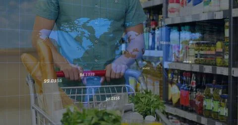 Image of data processing over caucasian man with trolley in shop Foto stock