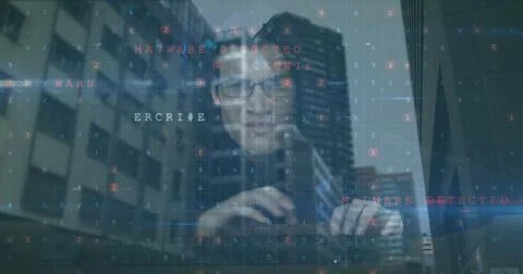 Image of data processing over caucasian hacker Foto stock