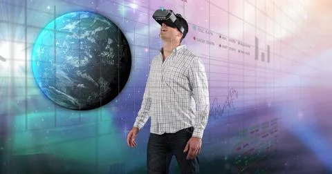 Image of data processing over caucasian man using vr headset Foto stock