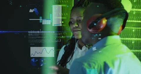 Image of data processing over diverse it engineers by computer servers Foto stock